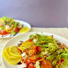 Салатний мікс з овочами та слабосоленим лососем Хуторок